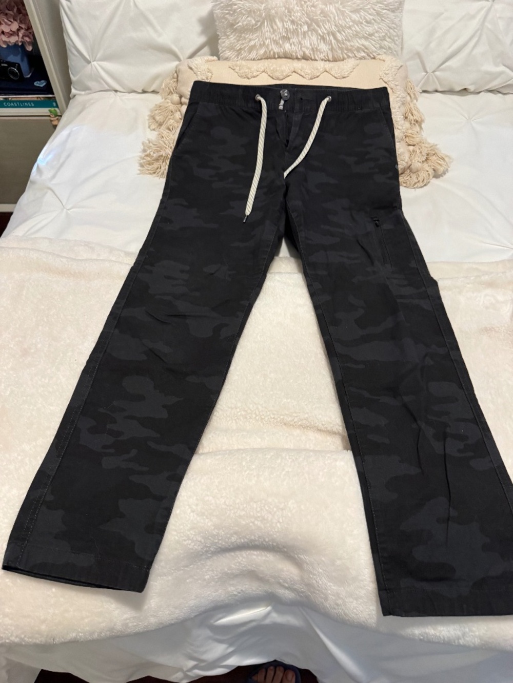Vuori Women's Ripstop Pant Black Camo Drawstring Stretch Travel Pants Size Small
